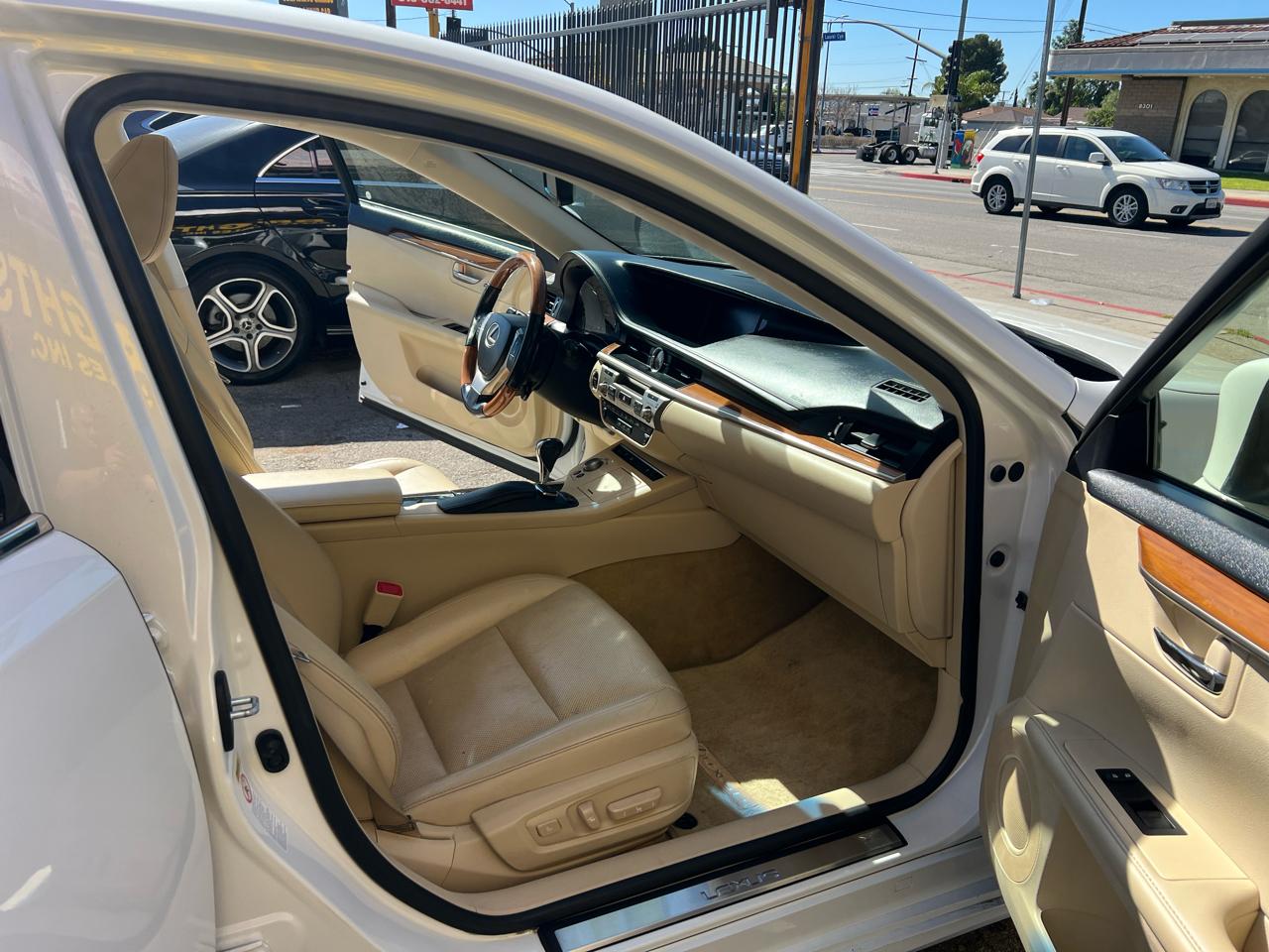 Lexus ES 300h Sedan 2015