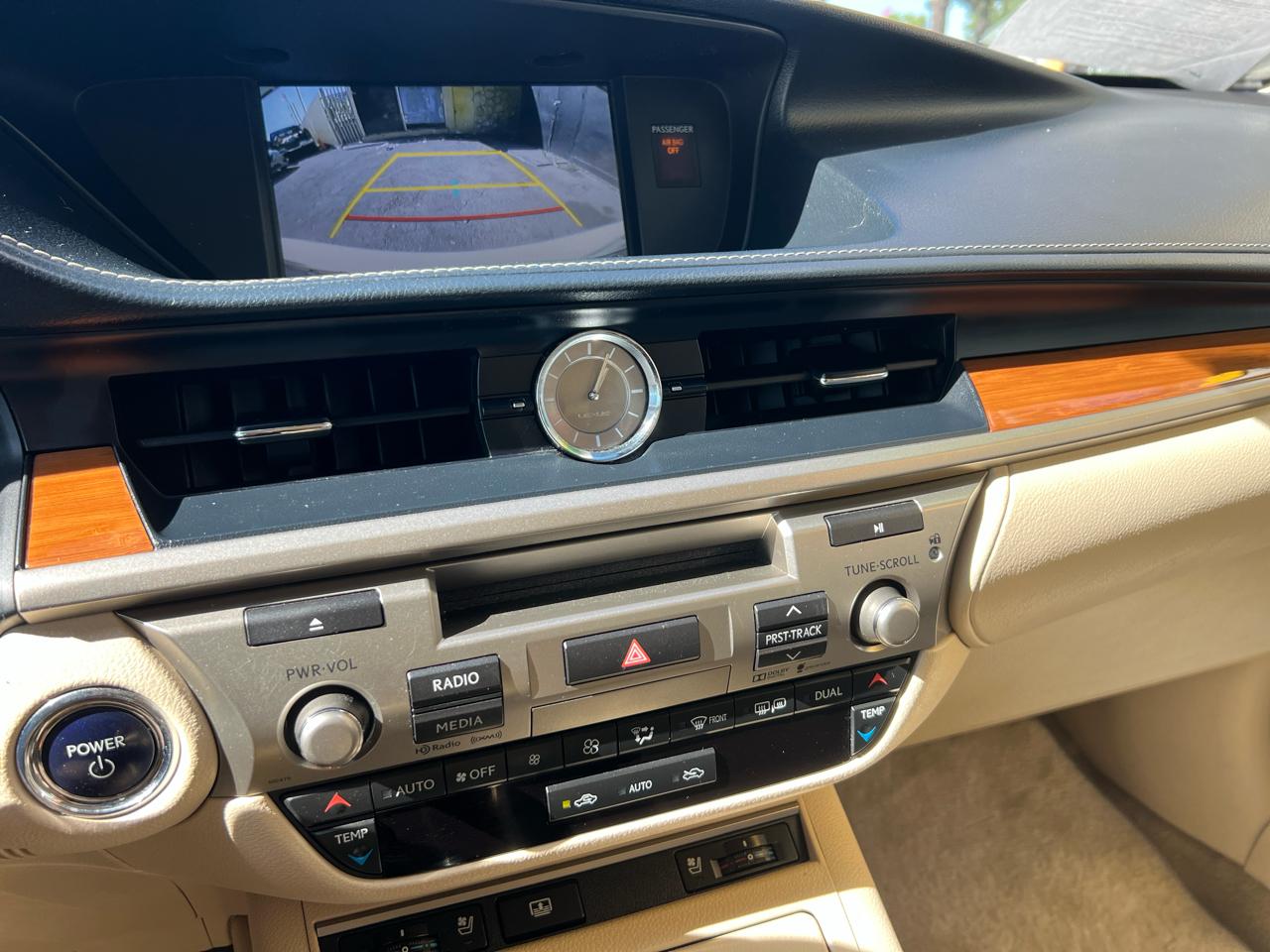 Lexus ES 300h Sedan 2015