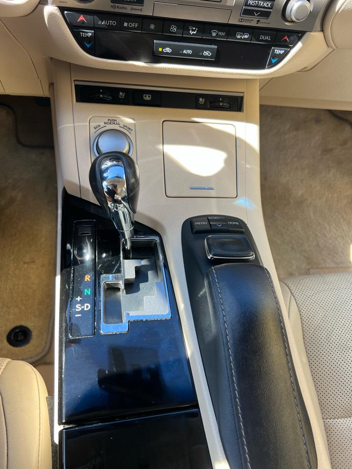 Lexus ES 300h Sedan 2015