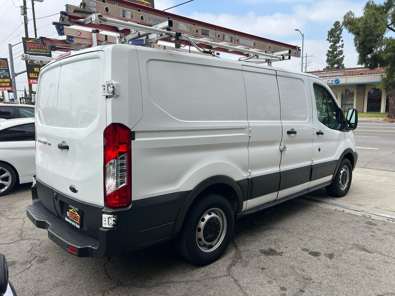 Ford Transit 150 Van Low Roof 60/40 Pass. 130-in. WB 2017