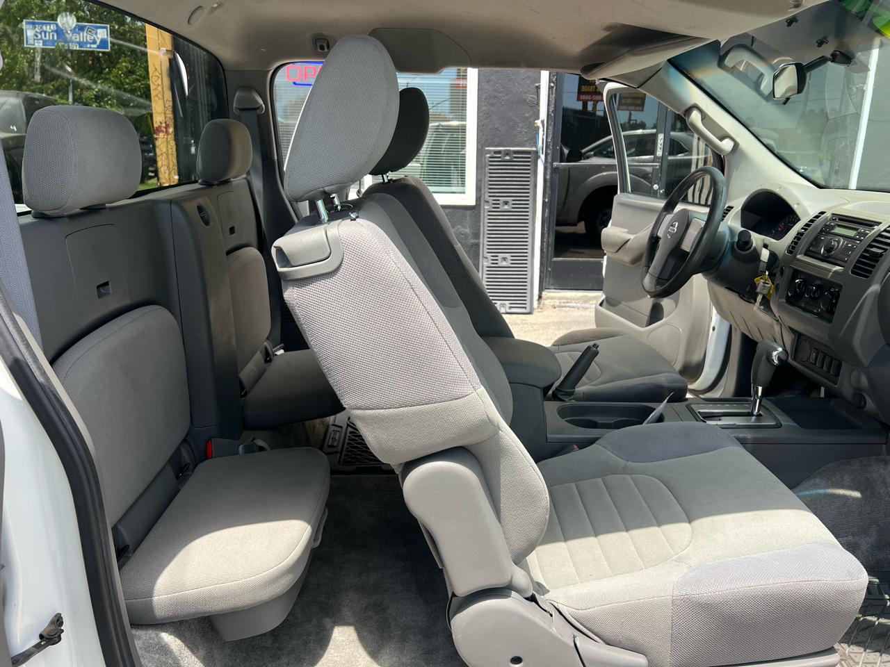 Nissan Frontier 2WD King Cab I4 Auto SV 2013