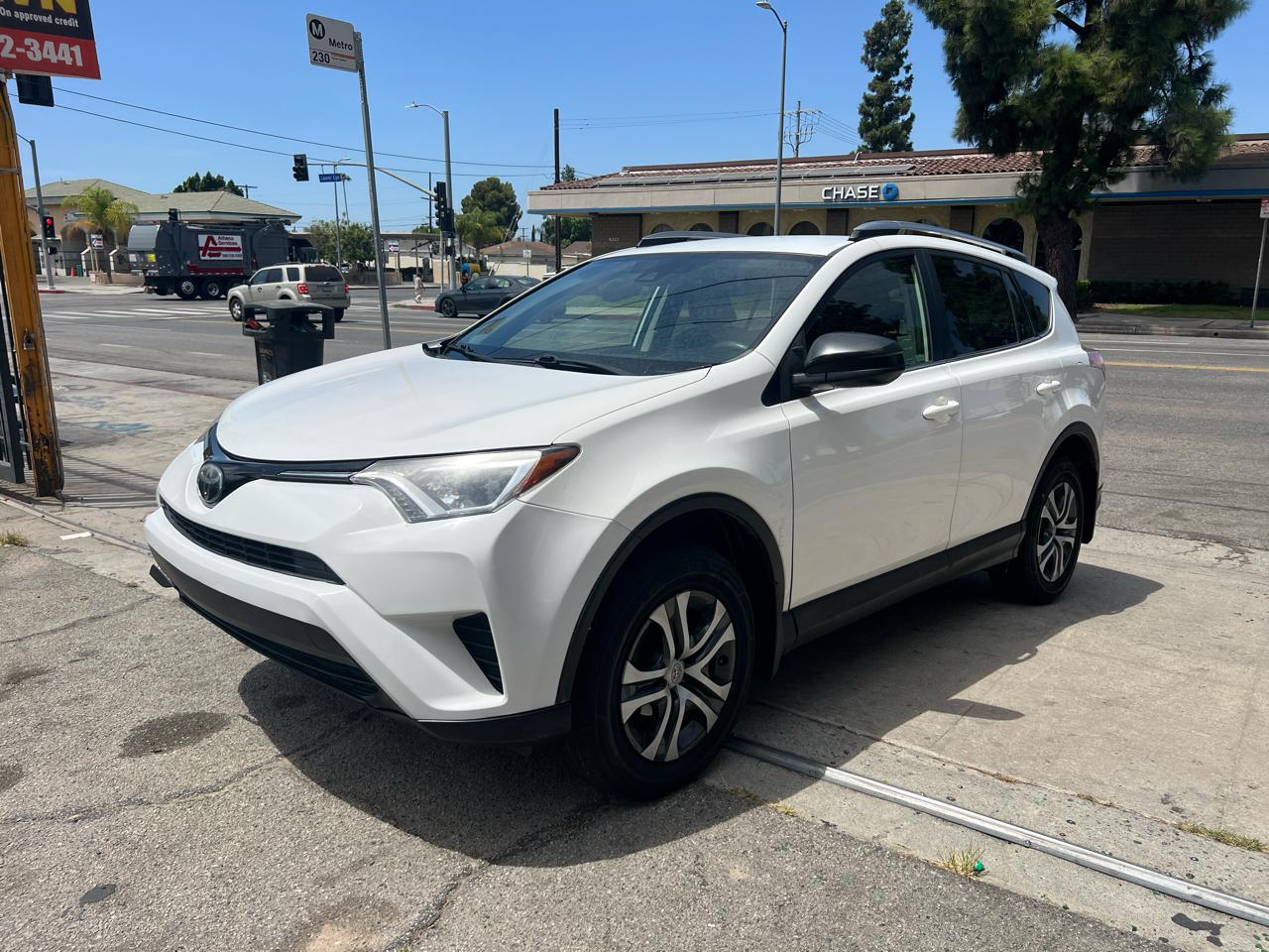 Toyota RAV4 LE FWD 2017
