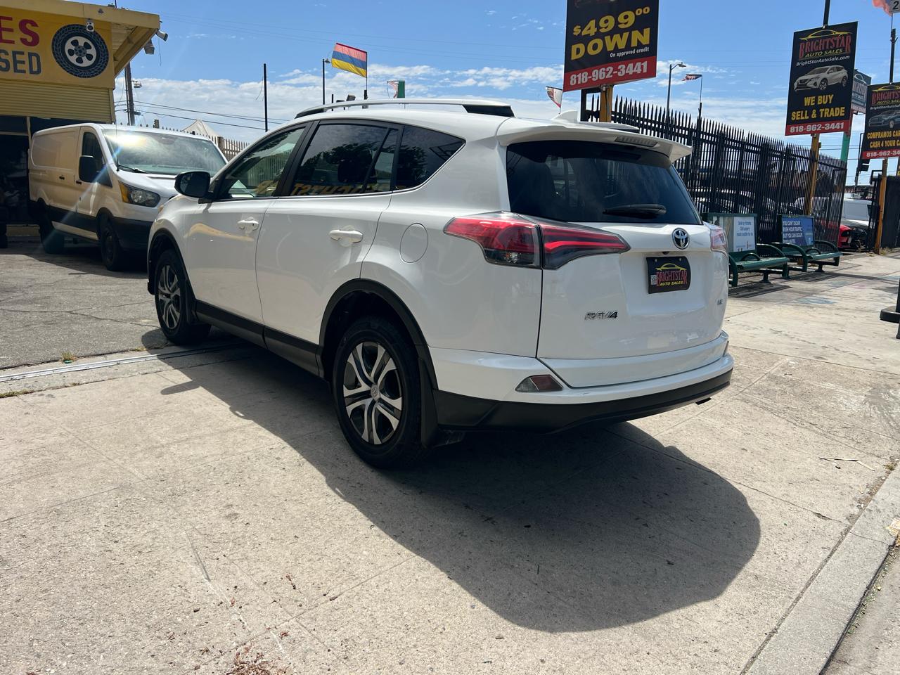 Toyota RAV4 LE FWD 2017