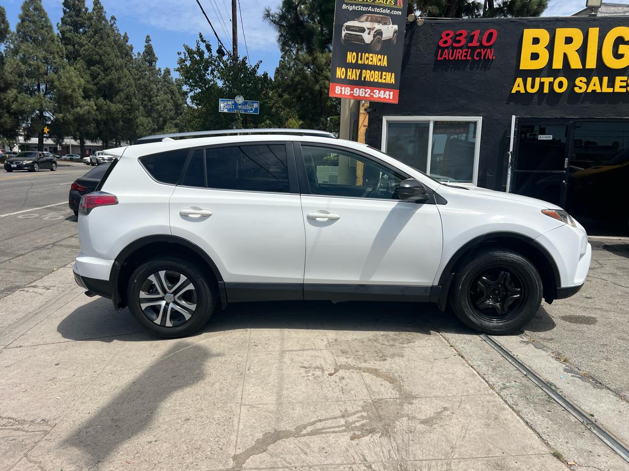 Toyota RAV4 LE FWD 2017