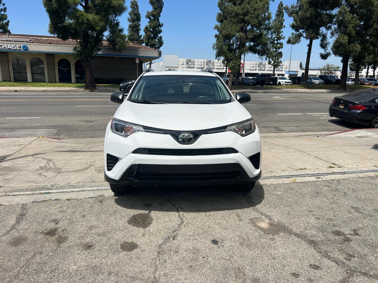 Toyota RAV4 LE FWD 2017