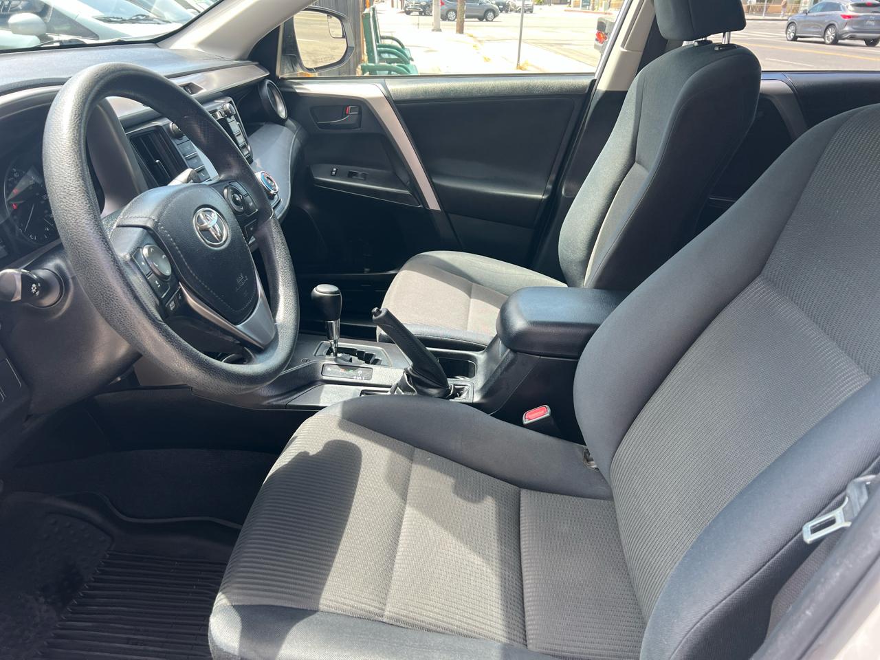 Toyota RAV4 LE FWD 2017