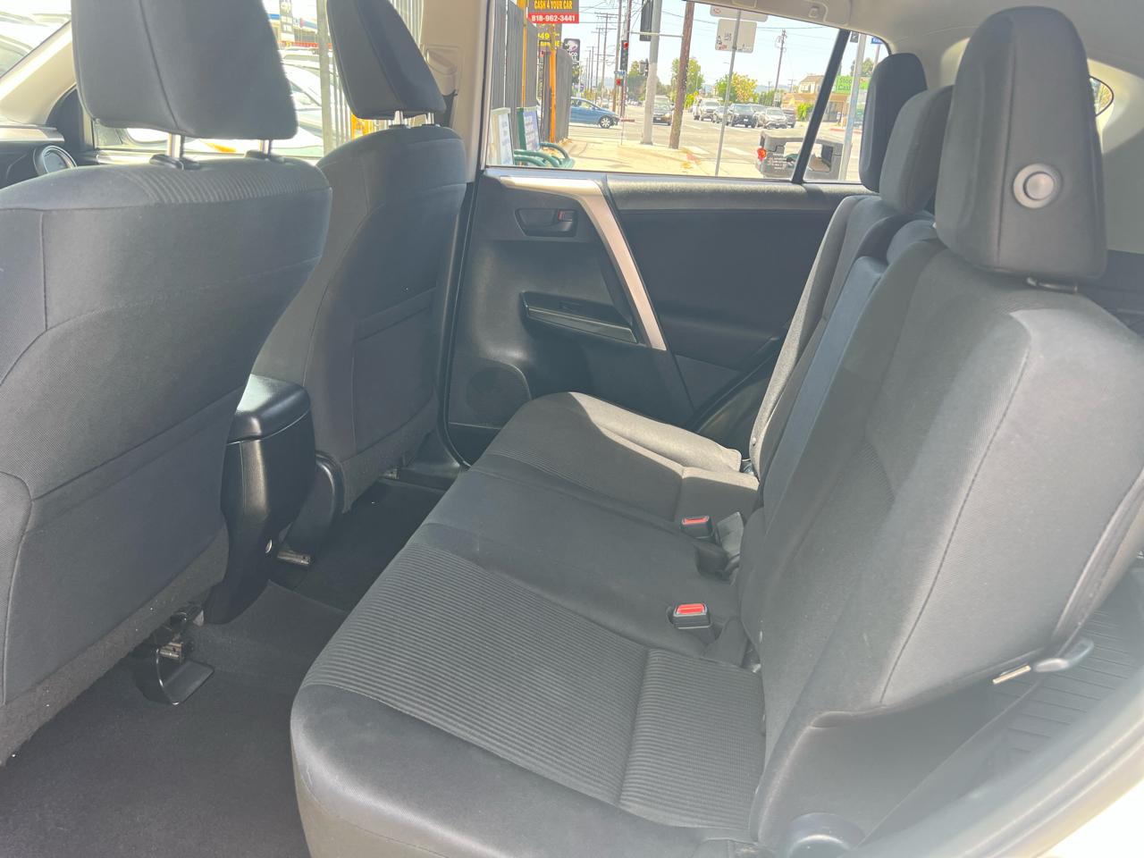 Toyota RAV4 LE FWD 2017