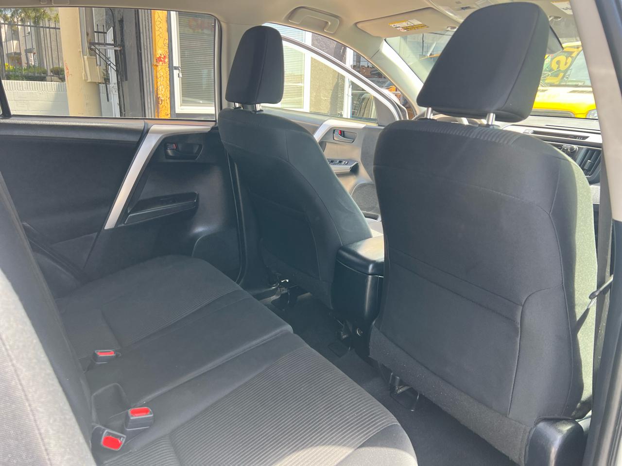 Toyota RAV4 LE FWD 2017