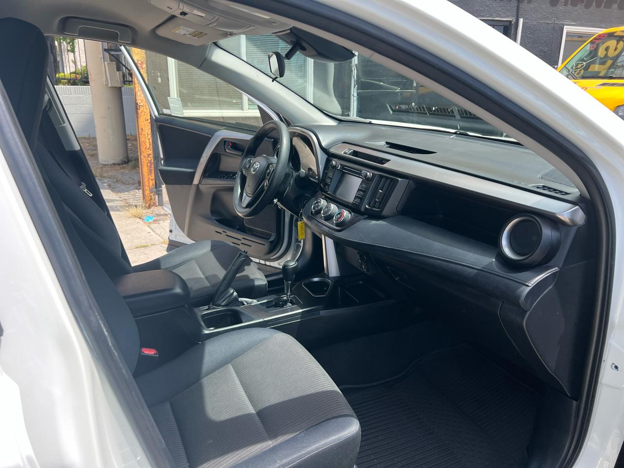 Toyota RAV4 LE FWD 2017
