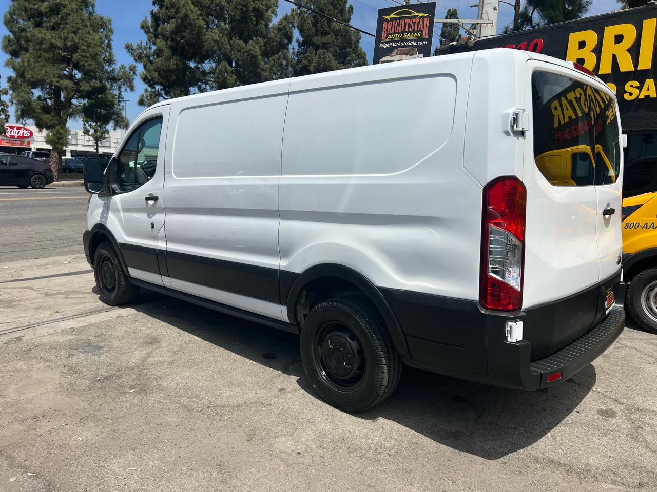Ford Transit 250 Van Low Roof w/Sliding Pass. 130-in. WB 2021