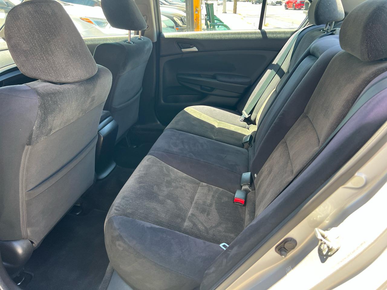 Honda Accord LX sedan AT 2010