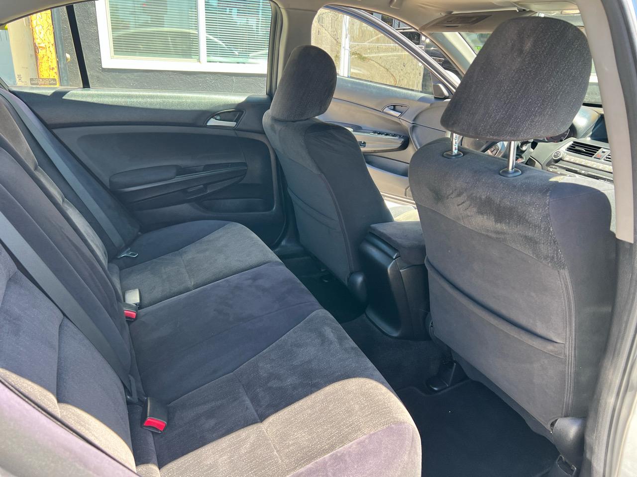 Honda Accord LX sedan AT 2010