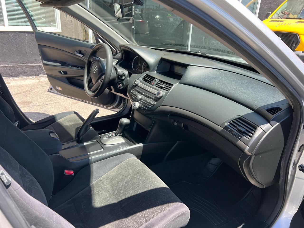 Honda Accord LX sedan AT 2010