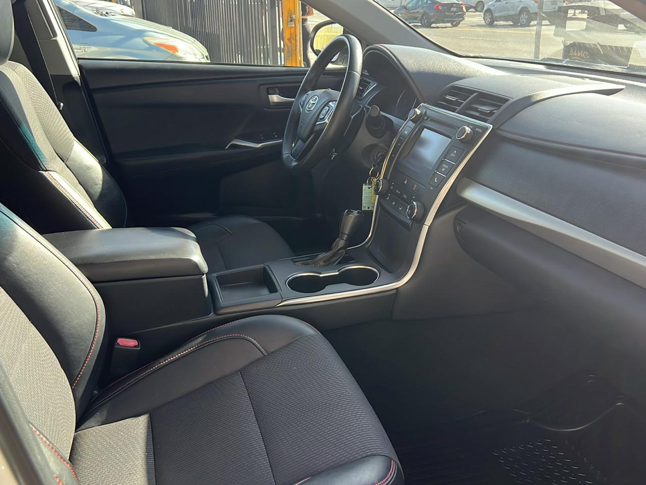 Toyota Camry SE 2017