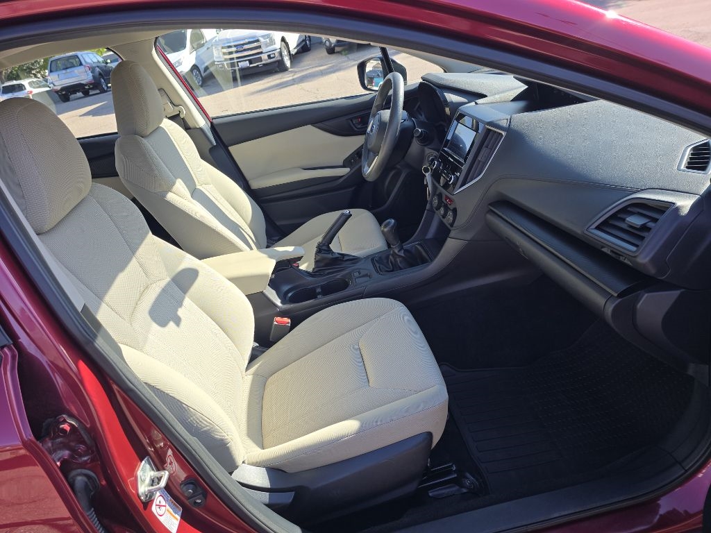Subaru Impreza 2.0i 5M 5-Door 2017 Subaru Impreza 2.0i 5M 5-Door 2017