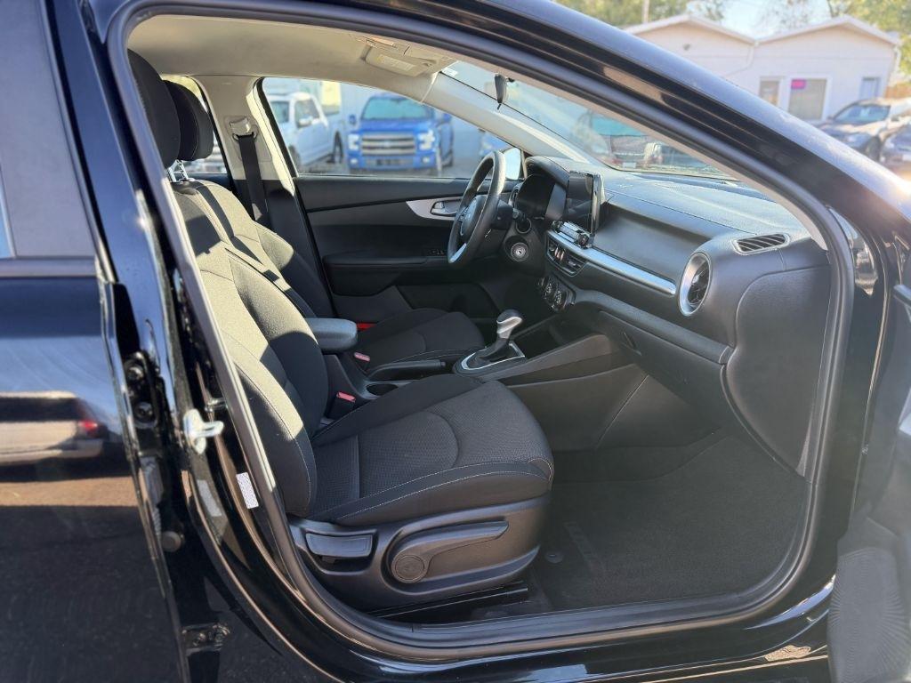 2023 Kia Forte LX - Photo 13