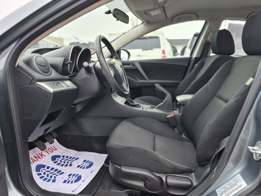 Mazda MAZDA3 i Sport 4-Door 2012