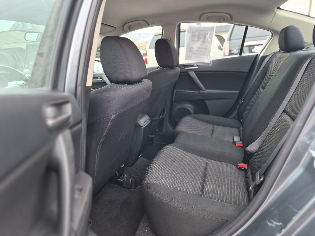 Mazda MAZDA3 i Sport 4-Door 2012