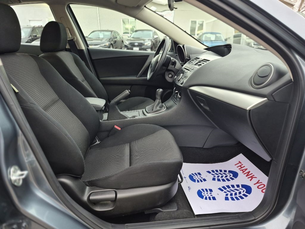 Mazda MAZDA3 i Sport 4-Door 2012