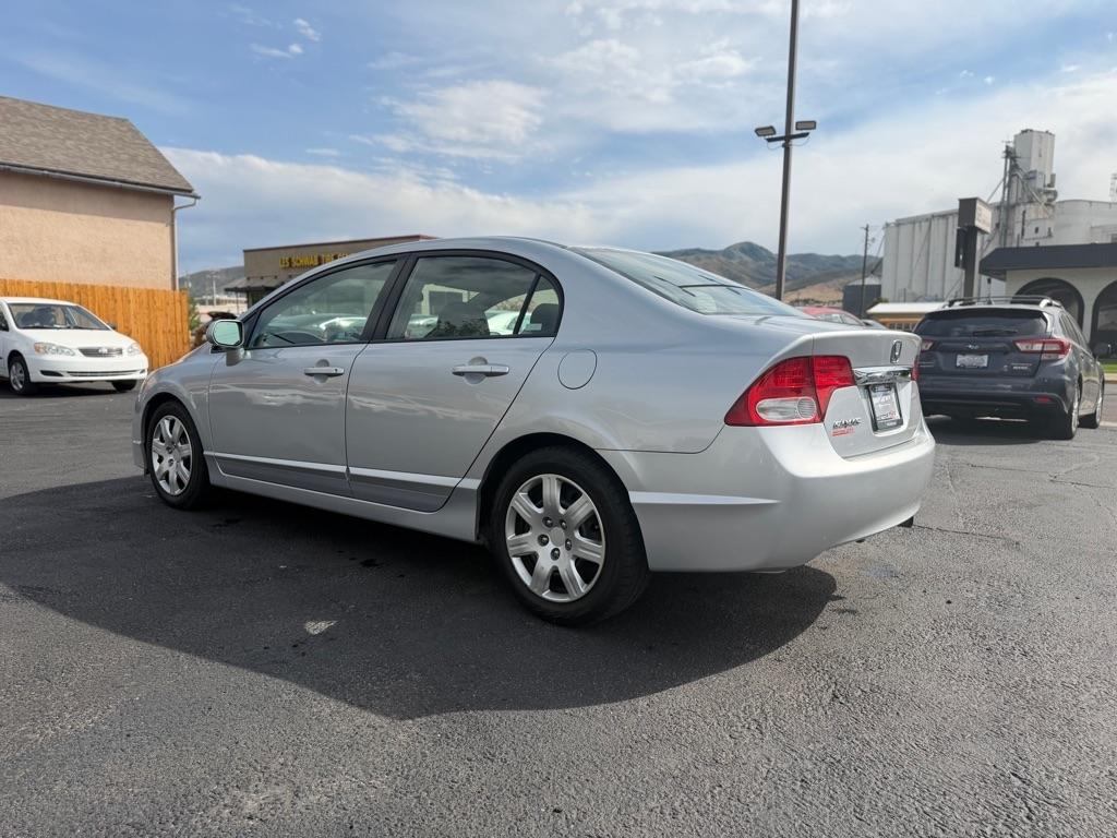 Honda Civic LX Sedan 5-Speed AT 2009