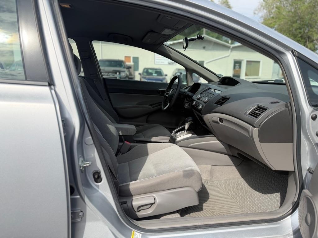 Honda Civic LX Sedan 5-Speed AT 2009