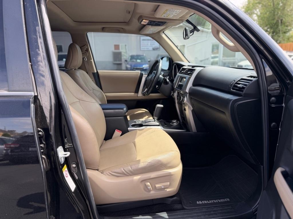 Toyota 4Runner SR5 4WD 2012