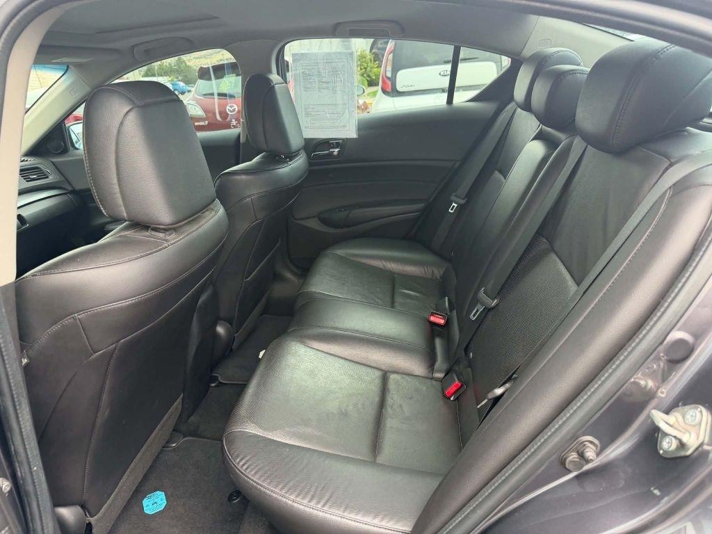 Acura ILX 5-Spd AT w/ Technology Package 2015
