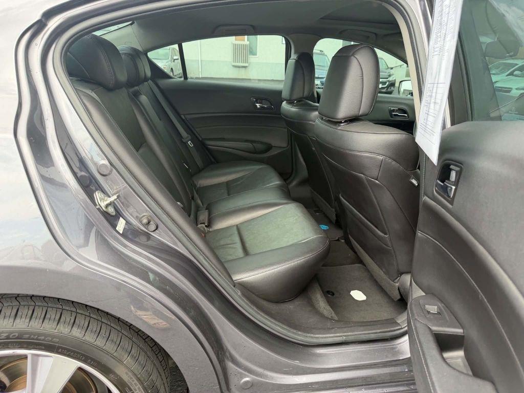 Acura ILX 5-Spd AT w/ Technology Package 2015