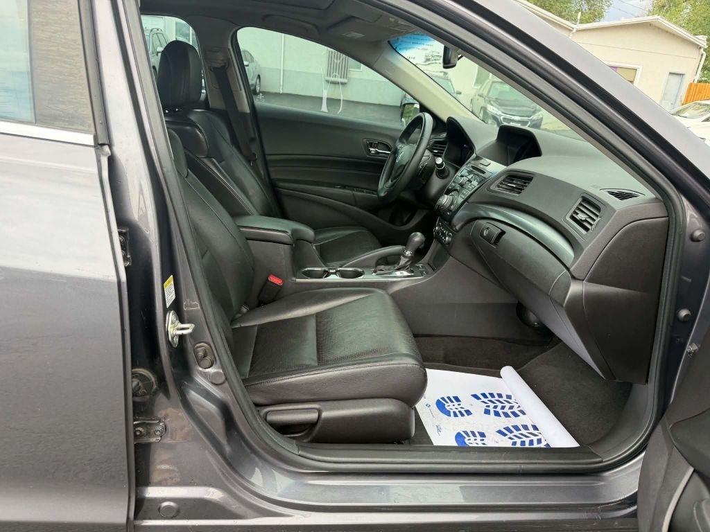 Acura ILX 5-Spd AT w/ Technology Package 2015
