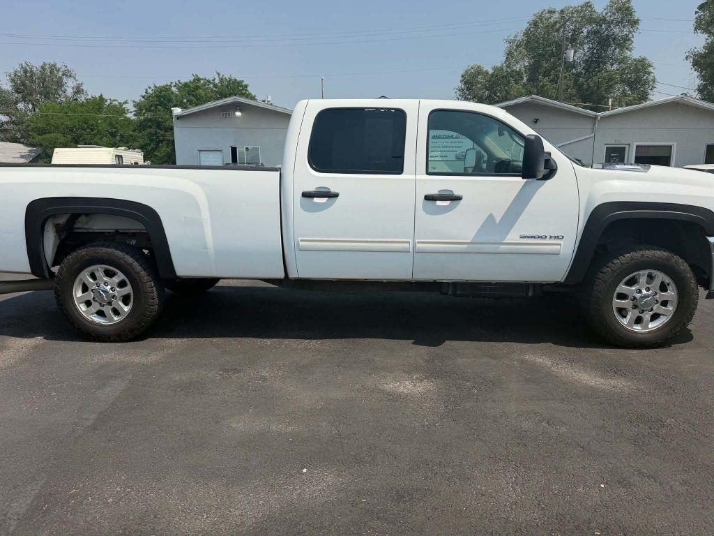 Chevrolet Silverado 3500HD LT Crew Cab 4WD 2011