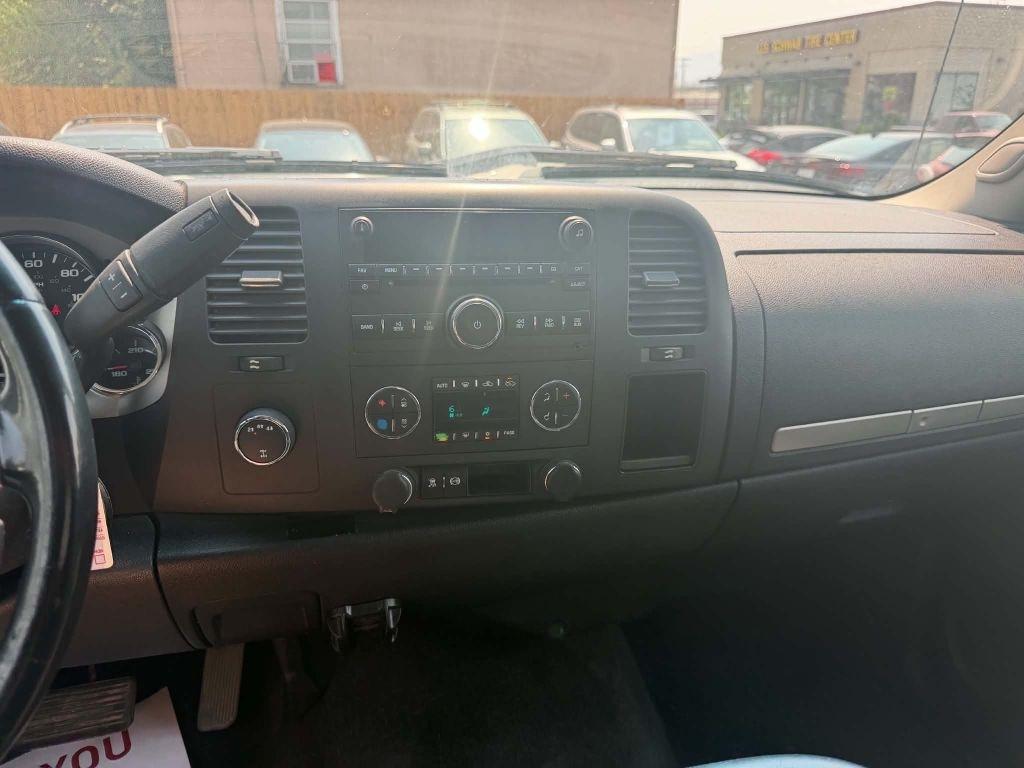 Chevrolet Silverado 3500HD LT Crew Cab 4WD 2011