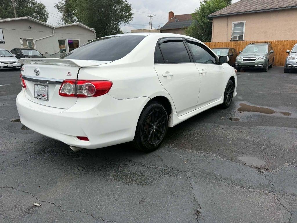 Toyota Corolla S 5-Speed MT 2013