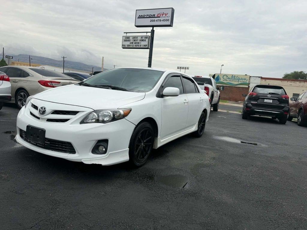 Toyota Corolla S 5-Speed MT 2013
