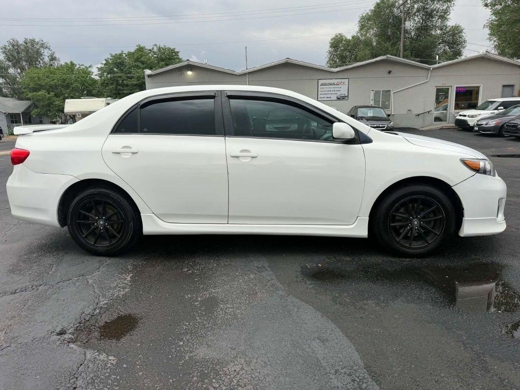Toyota Corolla S 5-Speed MT 2013