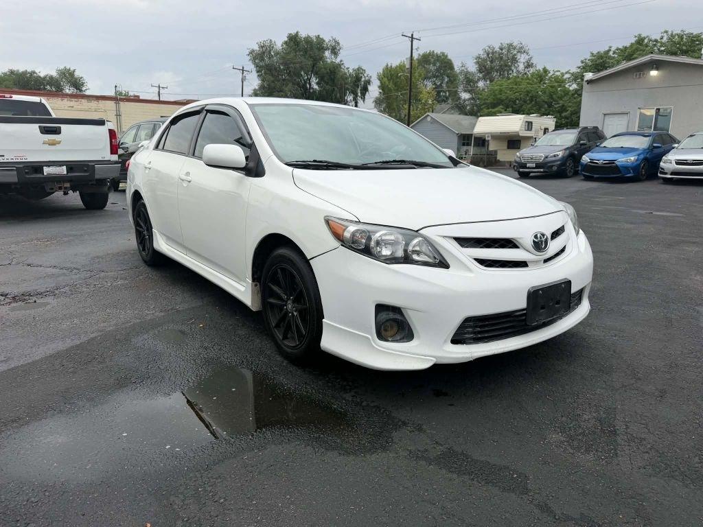 Toyota Corolla S 5-Speed MT 2013