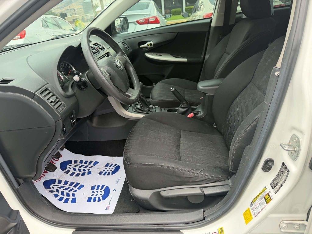 Toyota Corolla S 5-Speed MT 2013