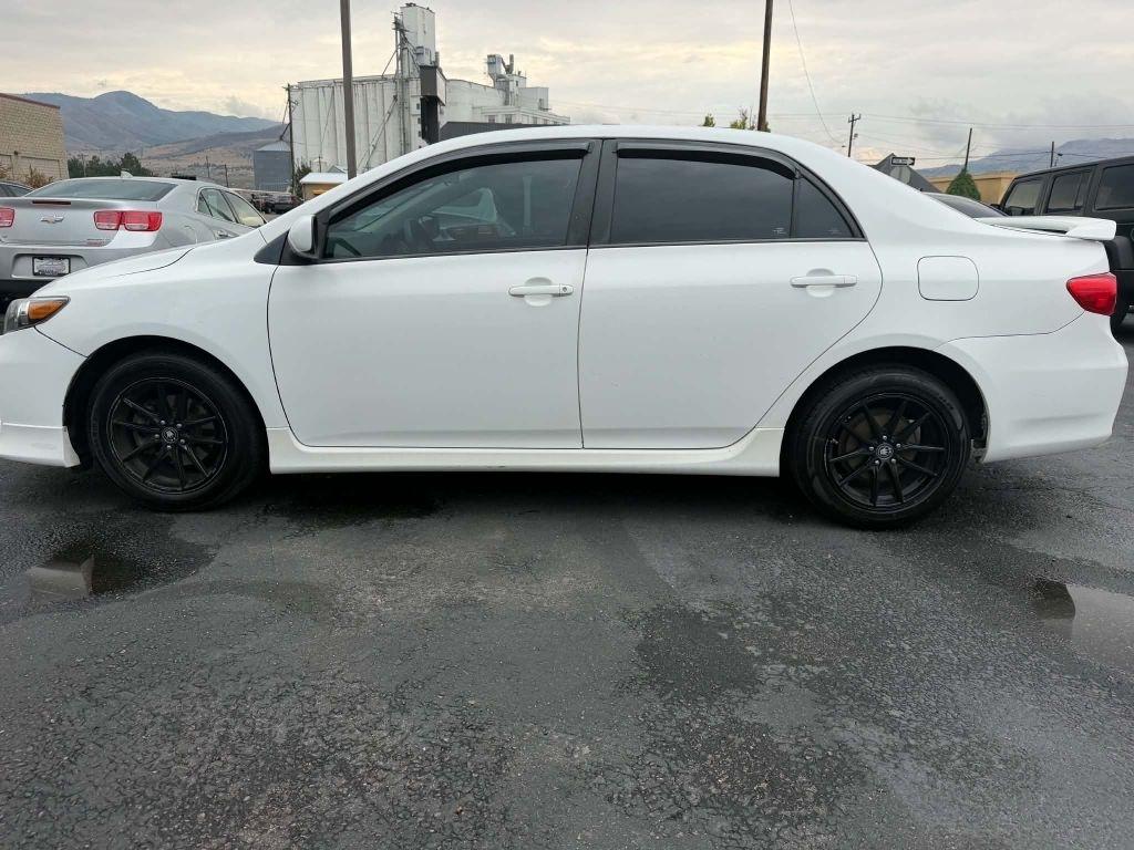 Toyota Corolla S 5-Speed MT 2013