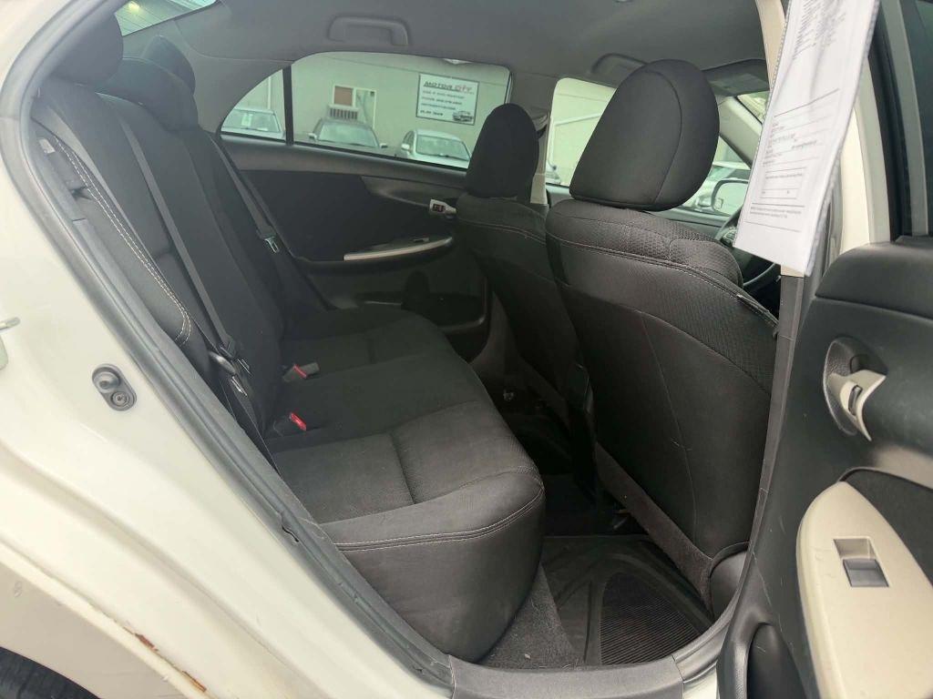 Toyota Corolla S 5-Speed MT 2013