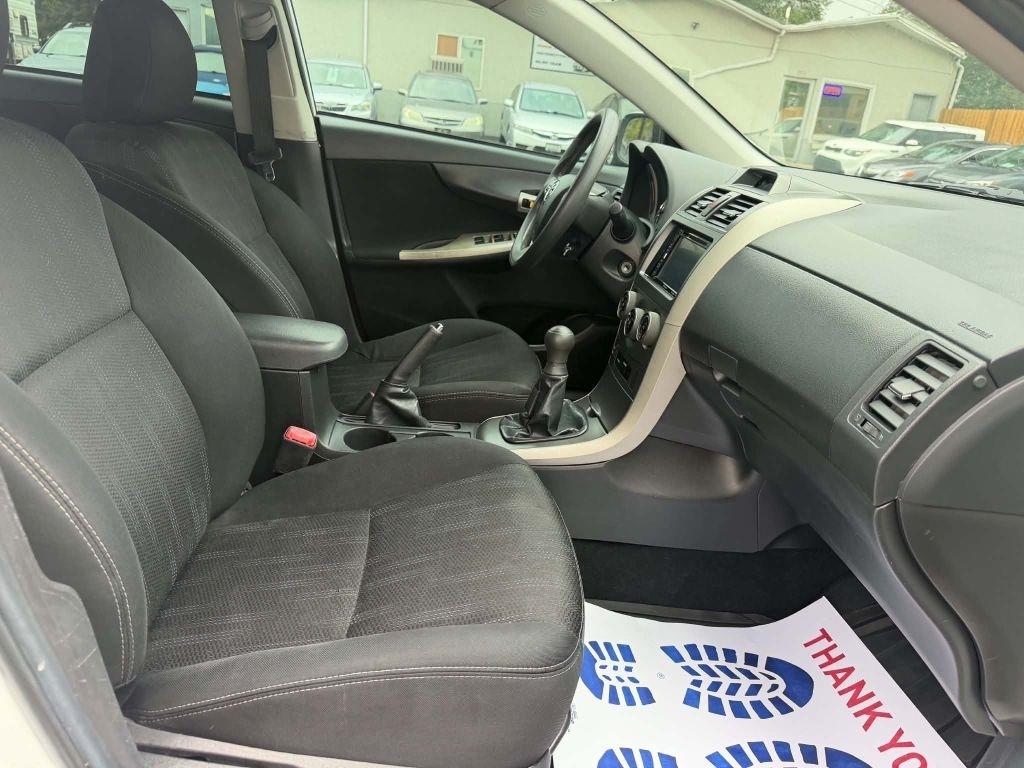 Toyota Corolla S 5-Speed MT 2013