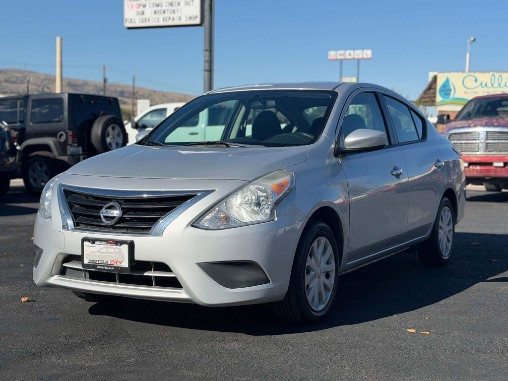2017 Nissan Versa 1.6 S 5M