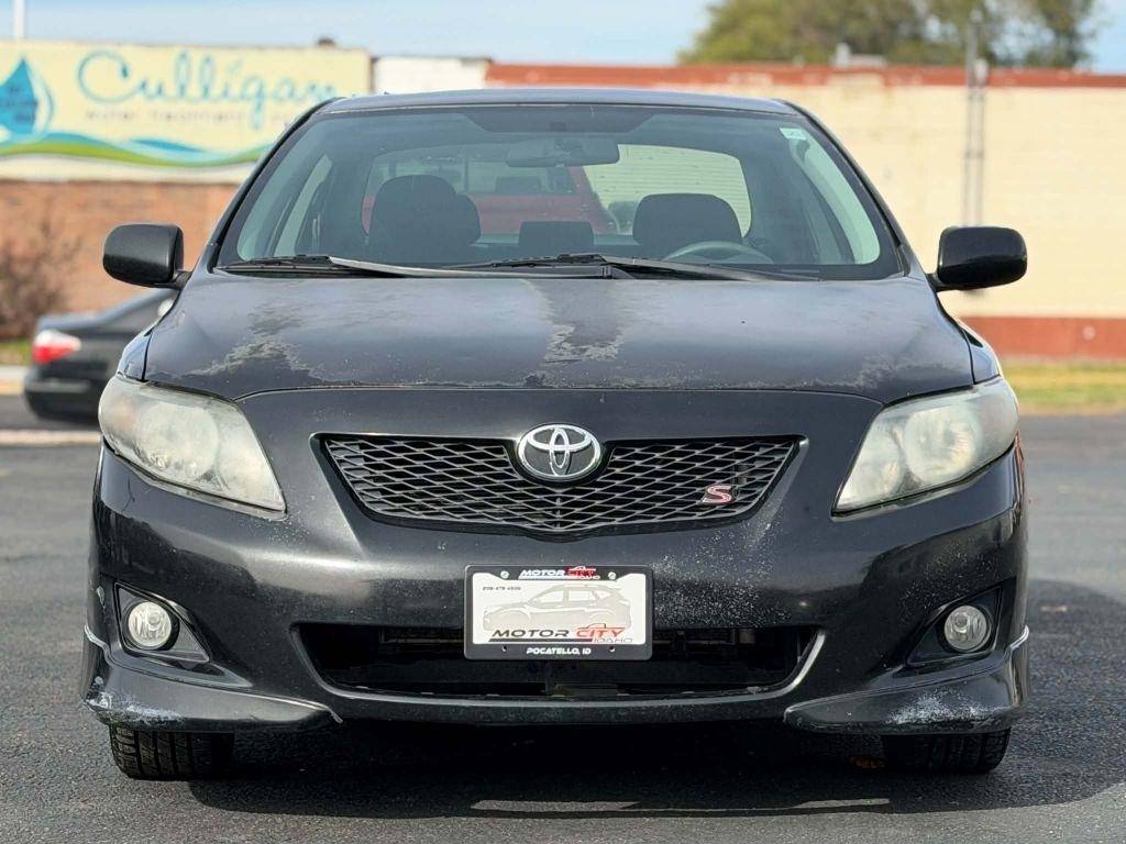 Toyota Corolla Base 5-Speed MT 2010