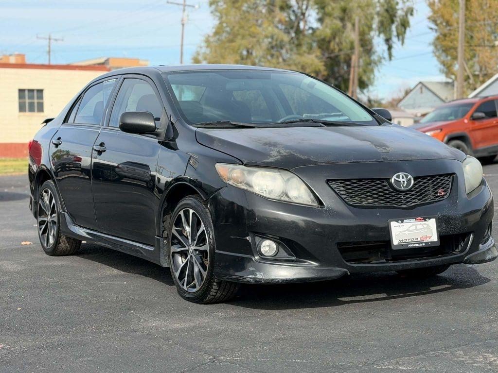 Toyota Corolla Base 5-Speed MT 2010