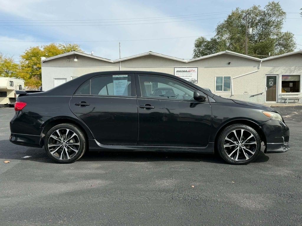 Toyota Corolla Base 5-Speed MT 2010