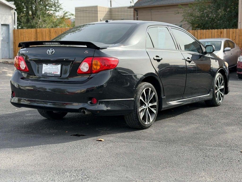 Toyota Corolla Base 5-Speed MT 2010