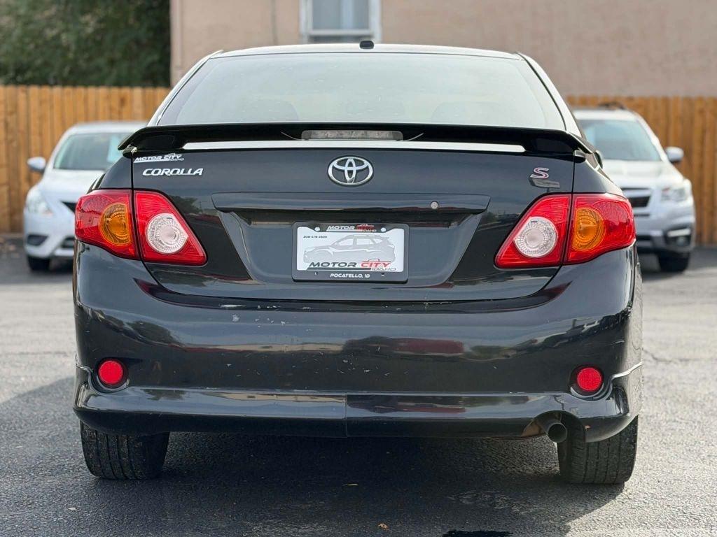 Toyota Corolla Base 5-Speed MT 2010