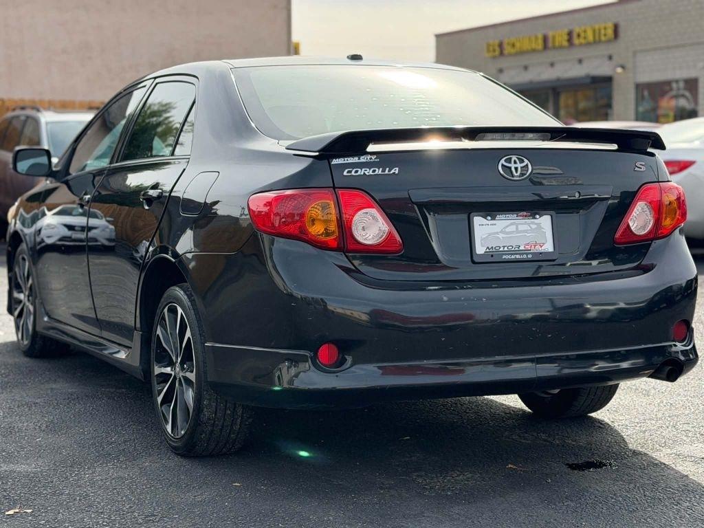 Toyota Corolla Base 5-Speed MT 2010