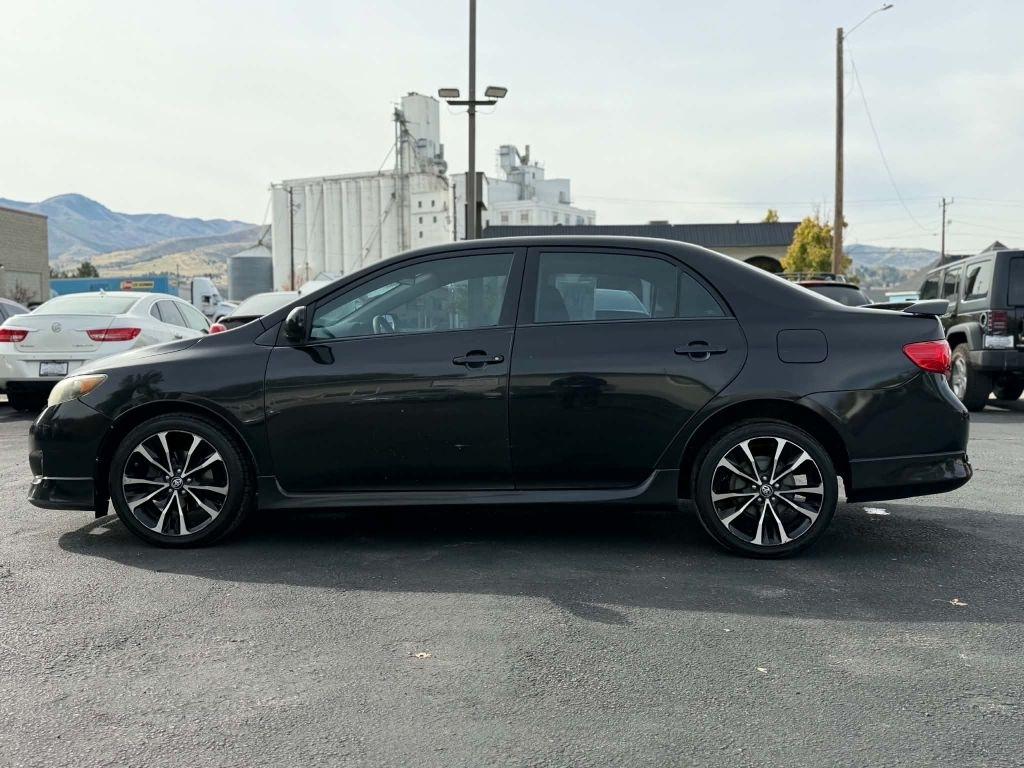 Toyota Corolla Base 5-Speed MT 2010