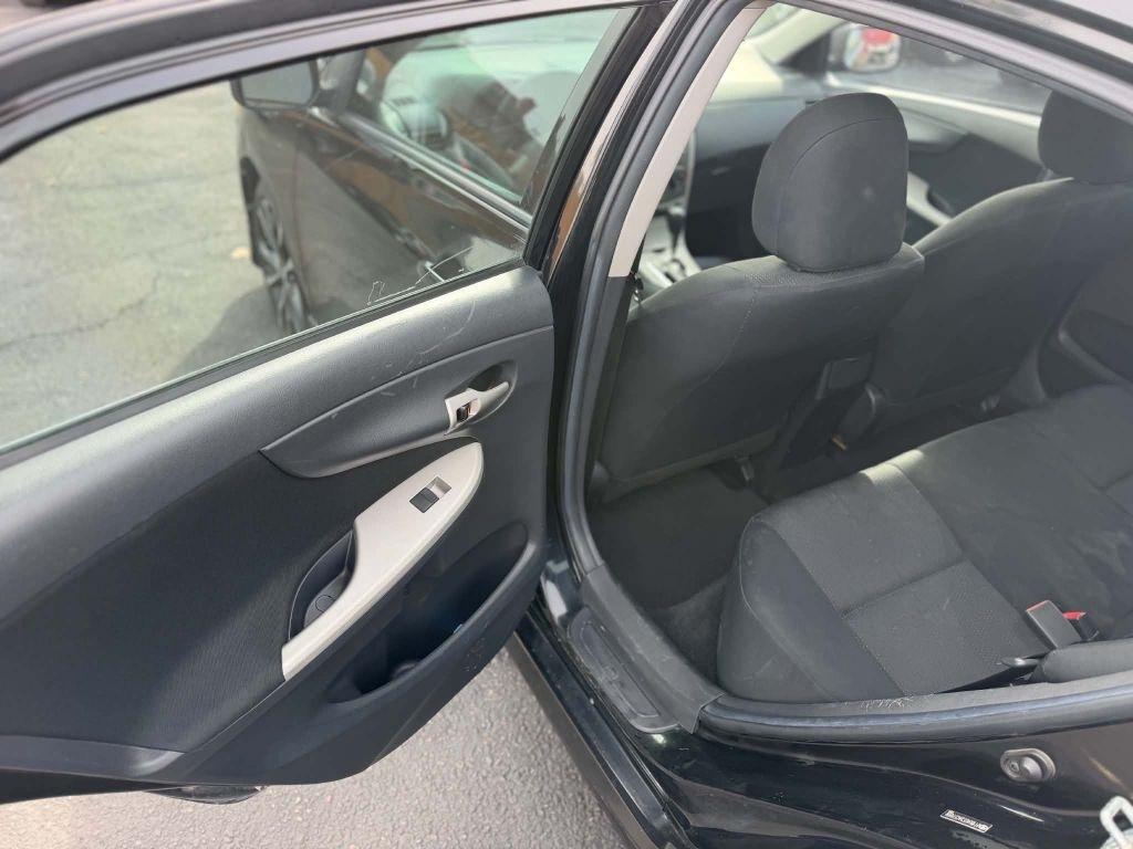 Toyota Corolla Base 5-Speed MT 2010