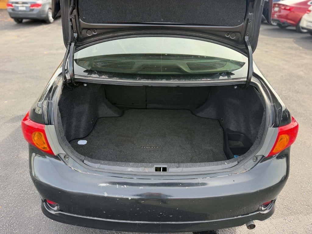 Toyota Corolla Base 5-Speed MT 2010