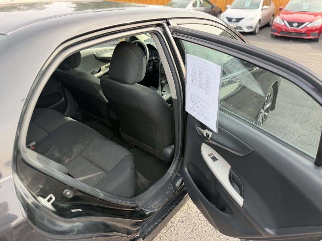 Toyota Corolla Base 5-Speed MT 2010